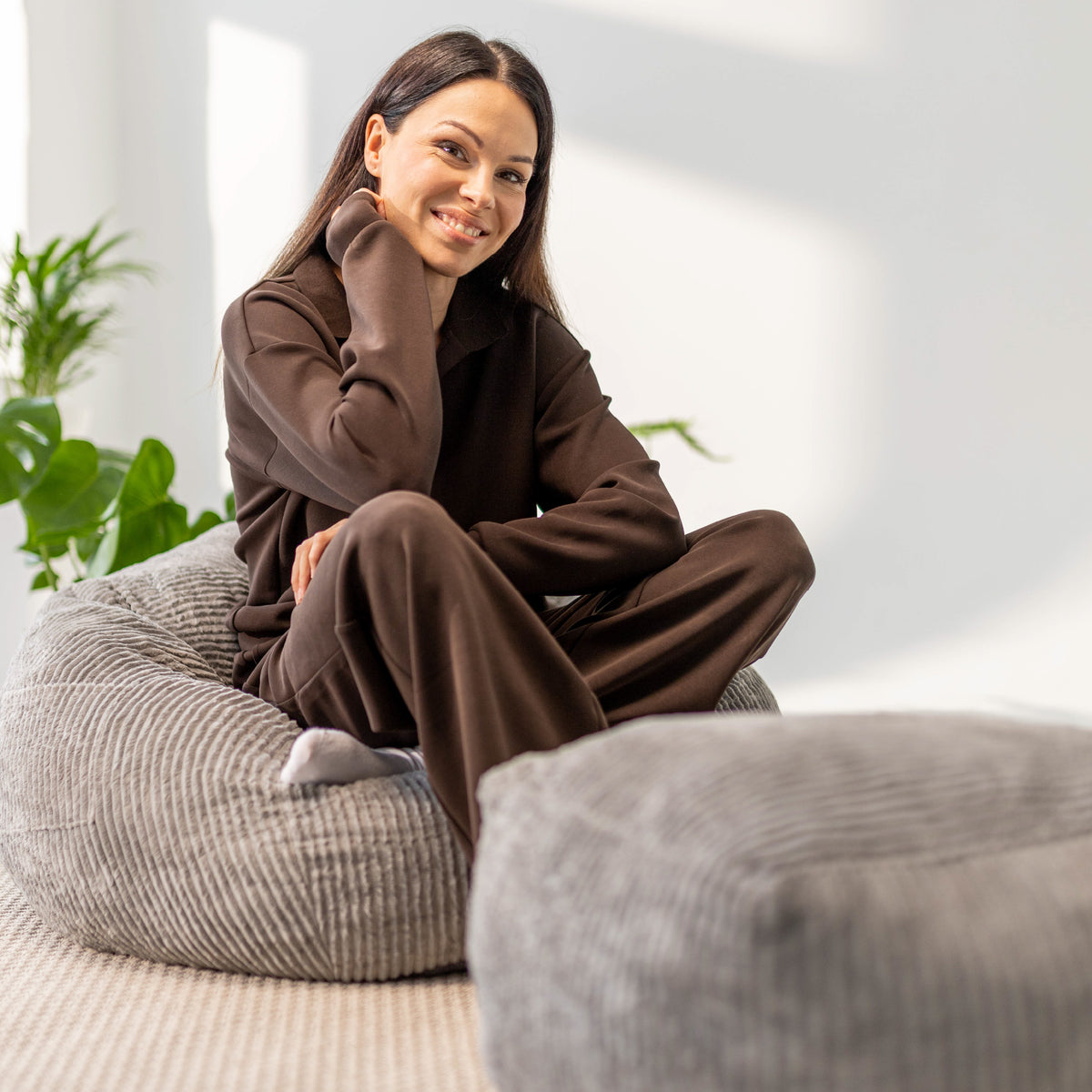 Fotel pufa sztruksowa z podnóżkiem Mark Adler Comfy 3.0 Grey