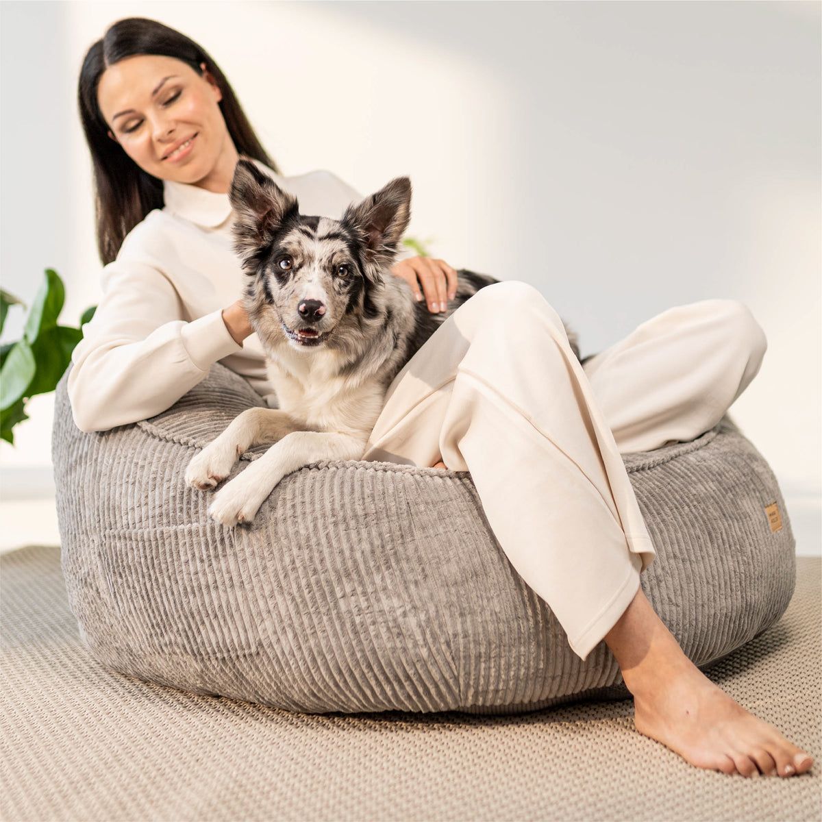 Fotel pufa z oparciem sztruksowa Mark Adler Comfy 4.0 Grey