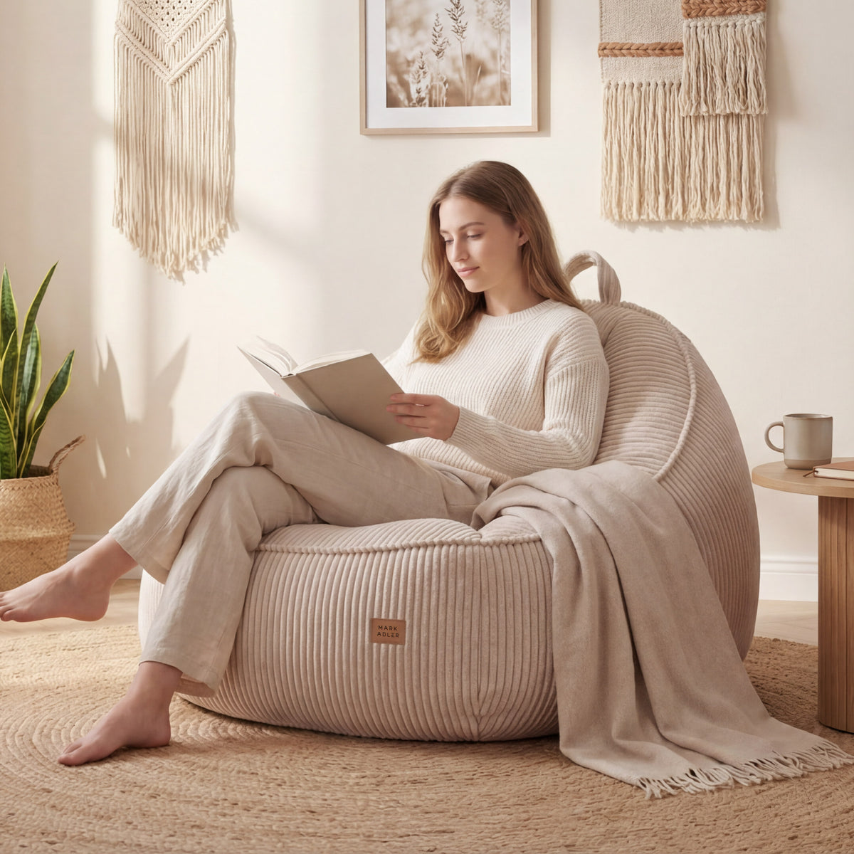 Fotel pufa z oparciem sztruksowa Mark Adler Comfy 4.0 Beige